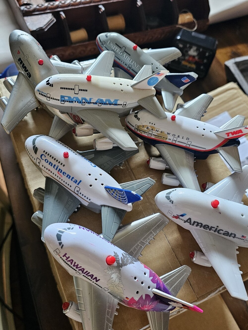 7 classic commercial airliner pullback toys